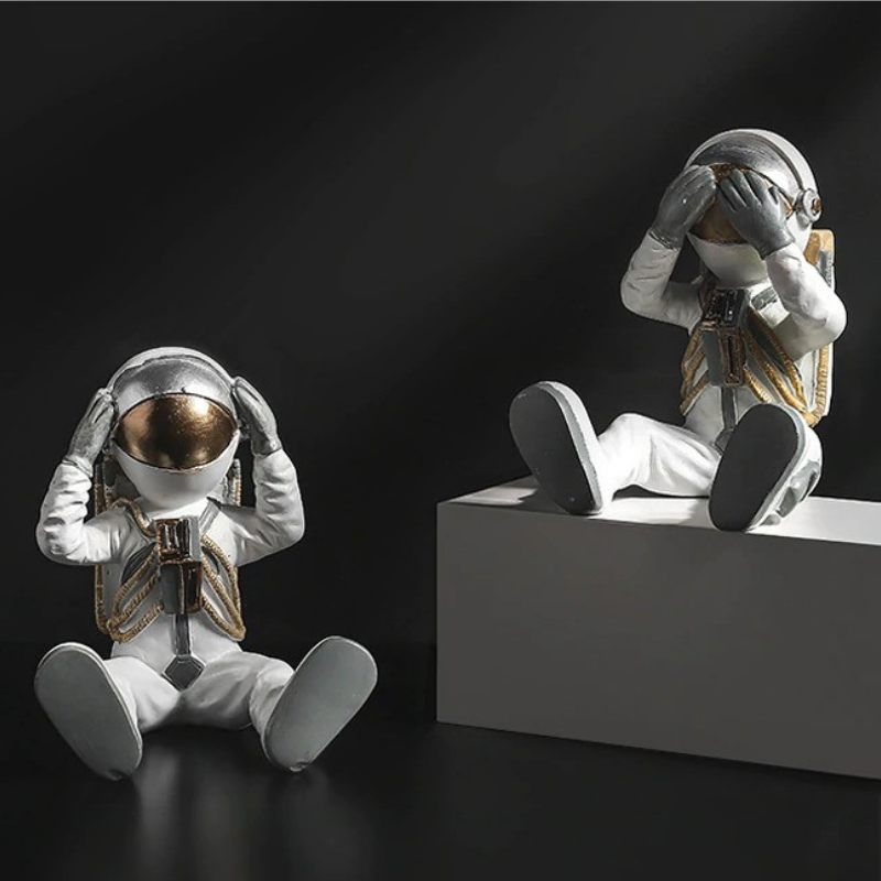 HomeQuill™ Three Wise Astronaut Figurines - Nordic Side - 