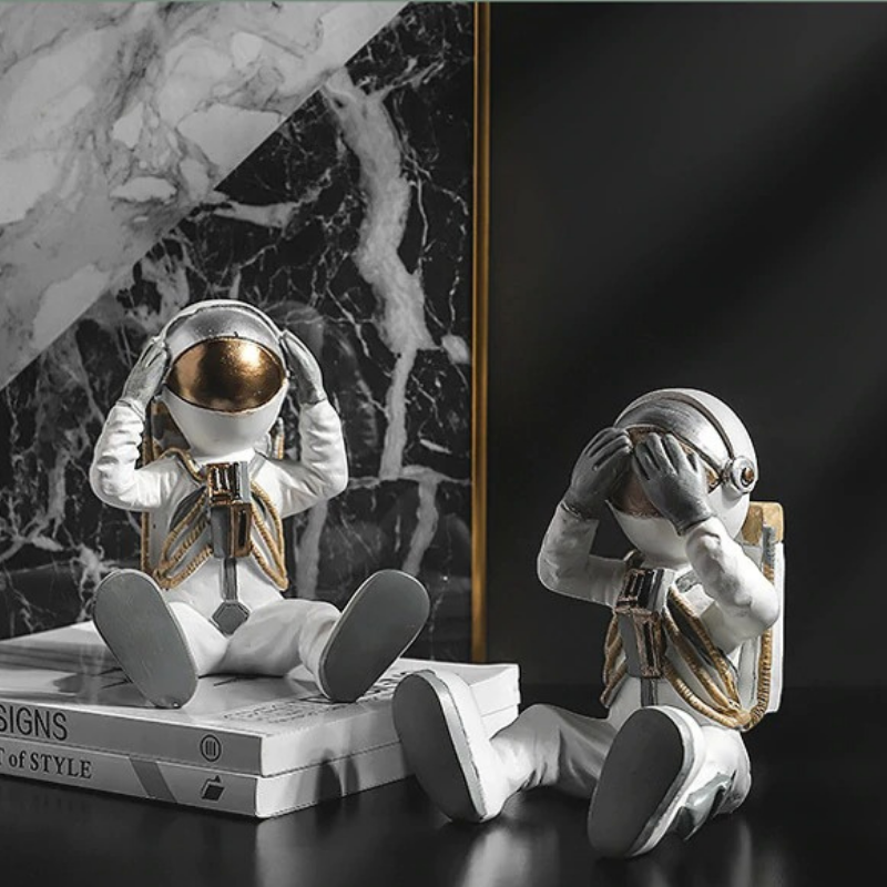 HomeQuill™ Three Wise Astronaut Figurines - Nordic Side - 