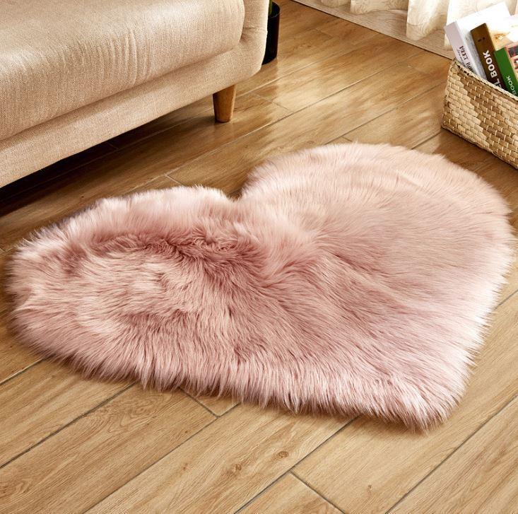 Faux Fur Heart Shaped Carpet - Nordic Side - 