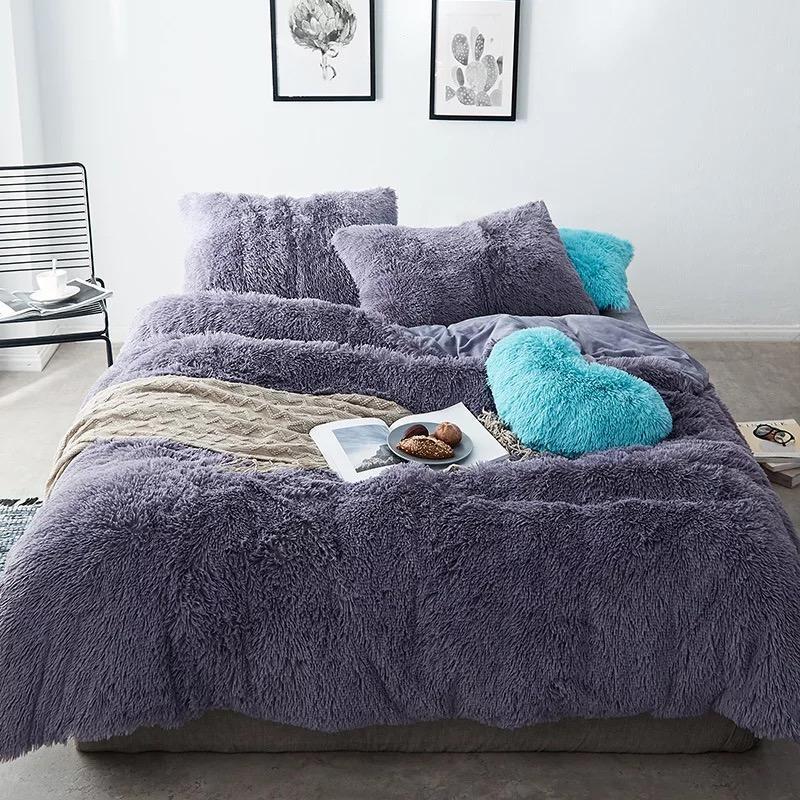 Luxurious 4 Piece Faux Fur Bedding Set - Nordic Side - 