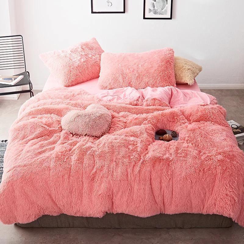 Luxurious 4 Piece Faux Fur Bedding Set - Nordic Side - 