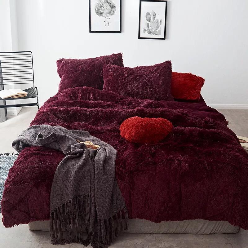 Luxurious 4 Piece Faux Fur Bedding Set - Nordic Side - 