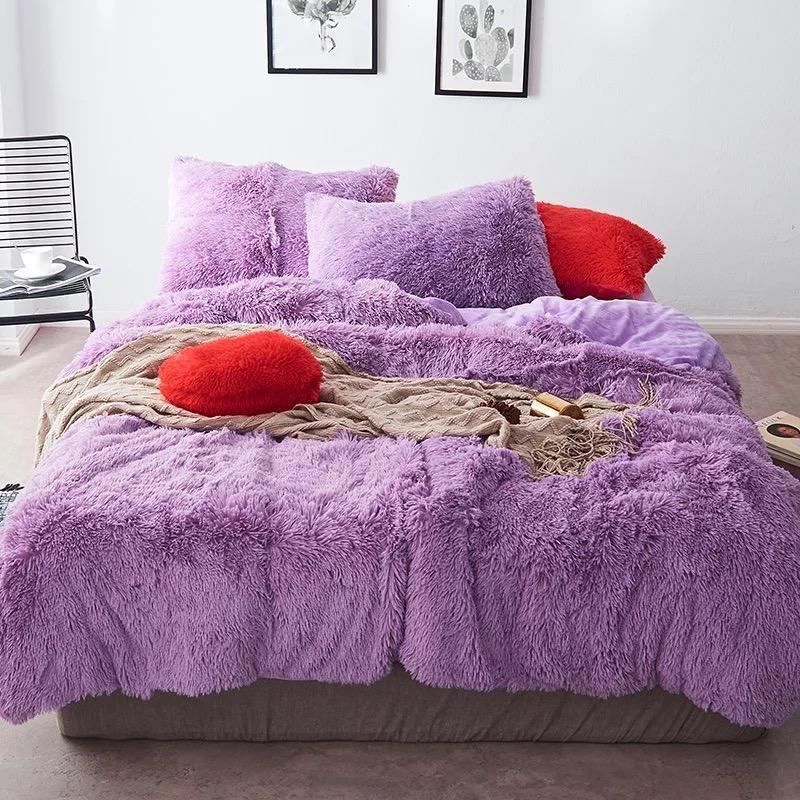 Luxurious 4 Piece Faux Fur Bedding Set - Nordic Side - 