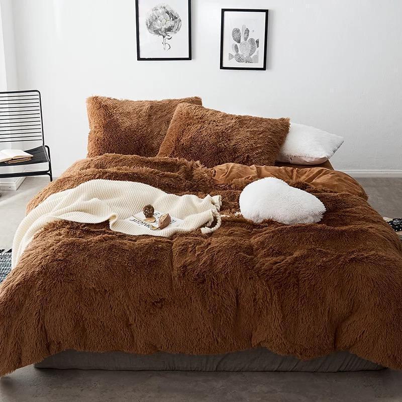 Luxurious 4 Piece Faux Fur Bedding Set - Nordic Side - 