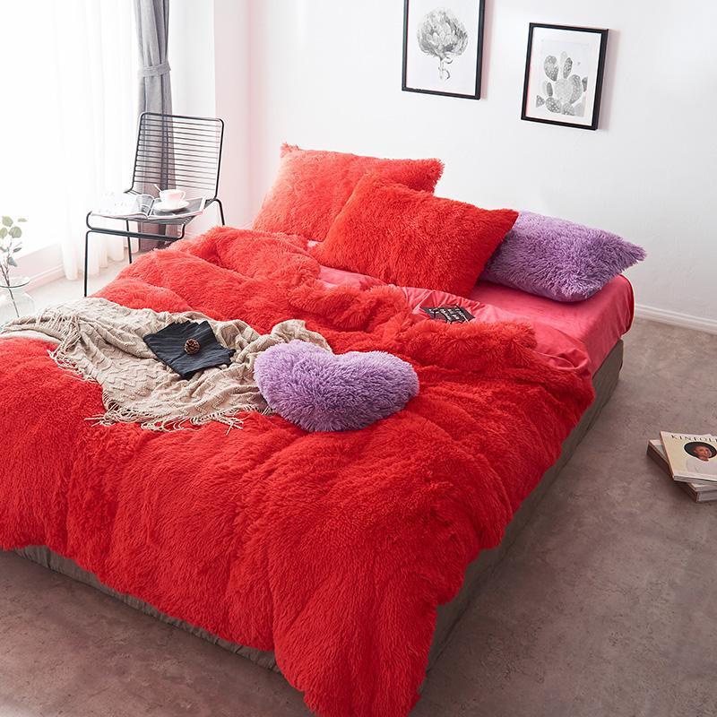 Luxurious 4 Piece Faux Fur Bedding Set - Nordic Side - 