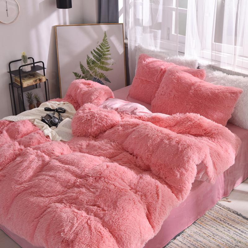 Luxurious 4 Piece Faux Fur Bedding Set - Nordic Side - 