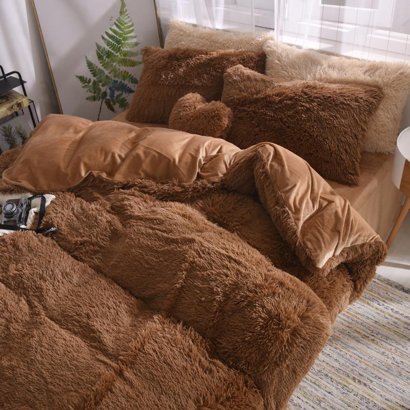 Colorful 4 Piece Faux Fur Bedding Set - Nordic Side - 