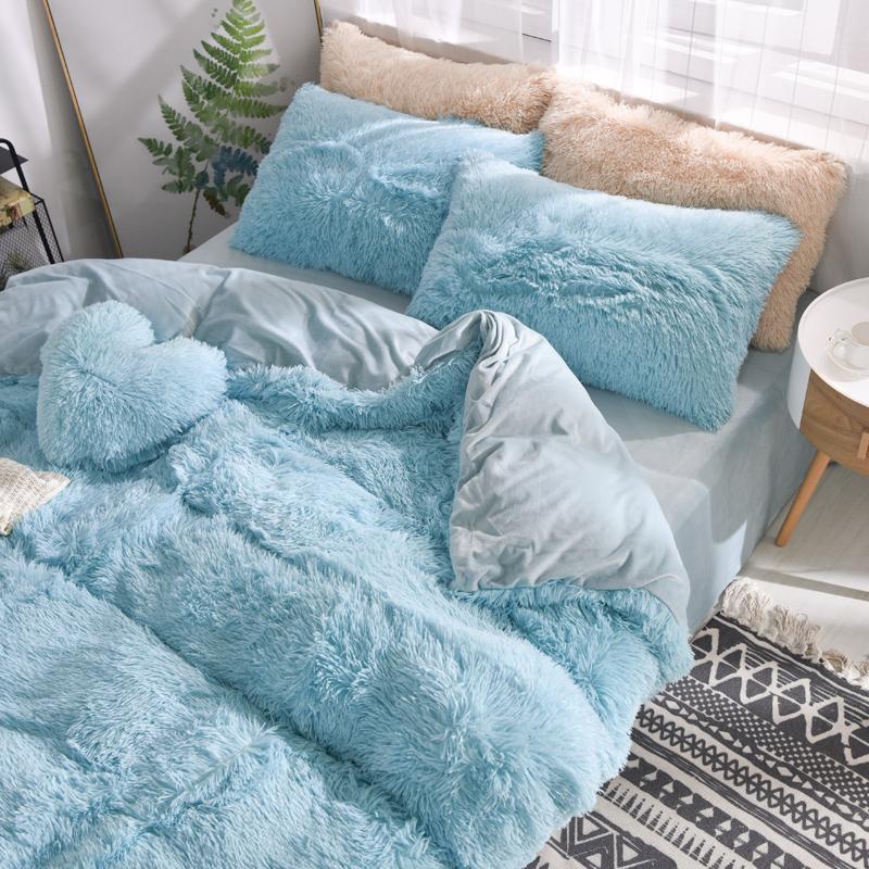 Colorful 4 Piece Faux Fur Bedding Set - Nordic Side - 