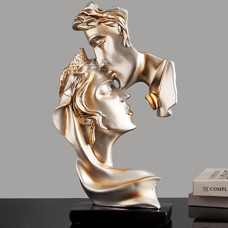 Romeo & Juliet Statue - Nordic Side - 