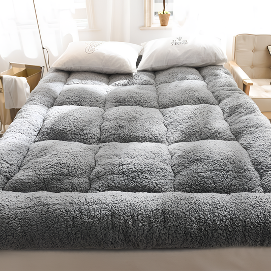 Classic Comforter for Winter | Bedding | NordicAbode.com