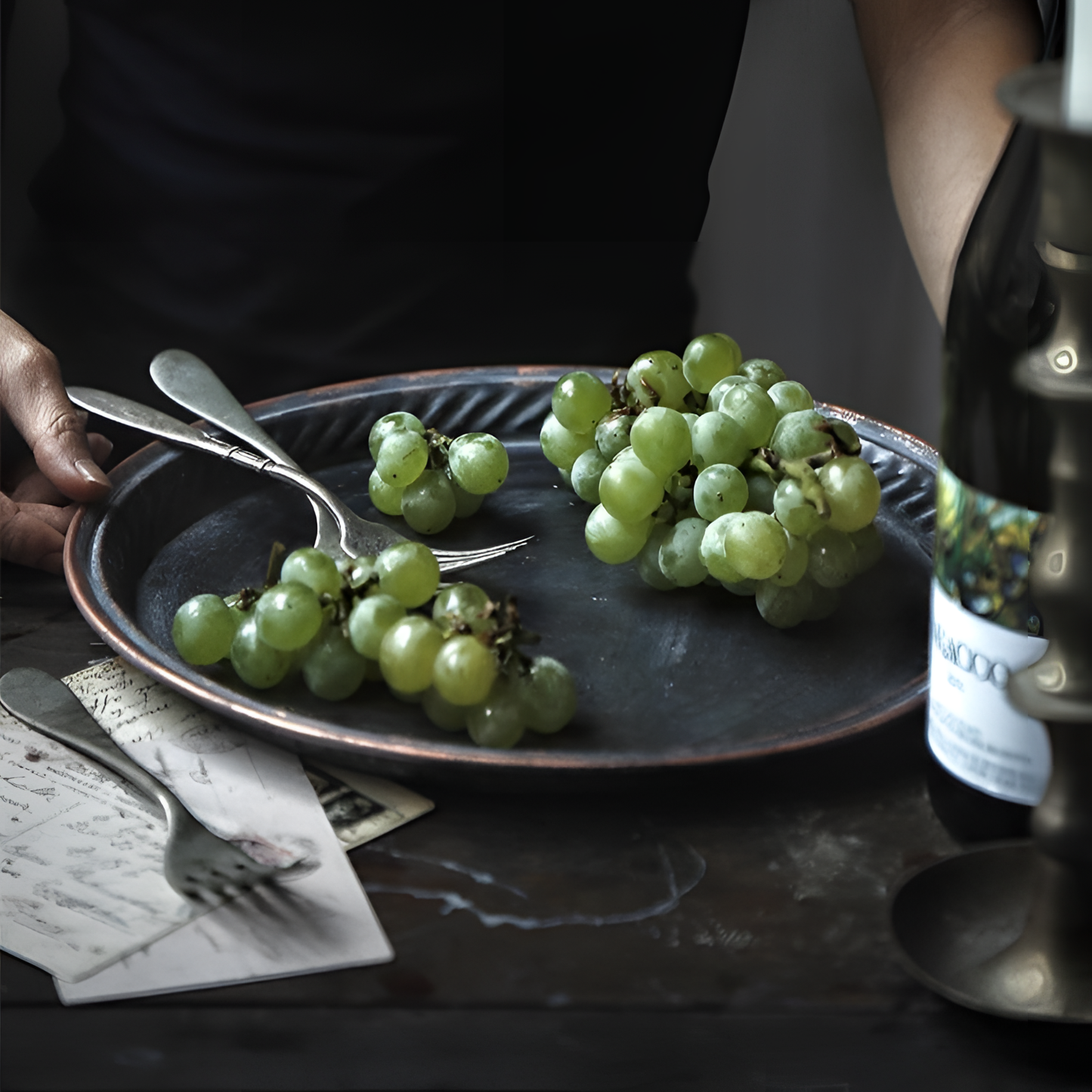 Retro Round Metal Tray Storage | Serveware | NordicAbode.com