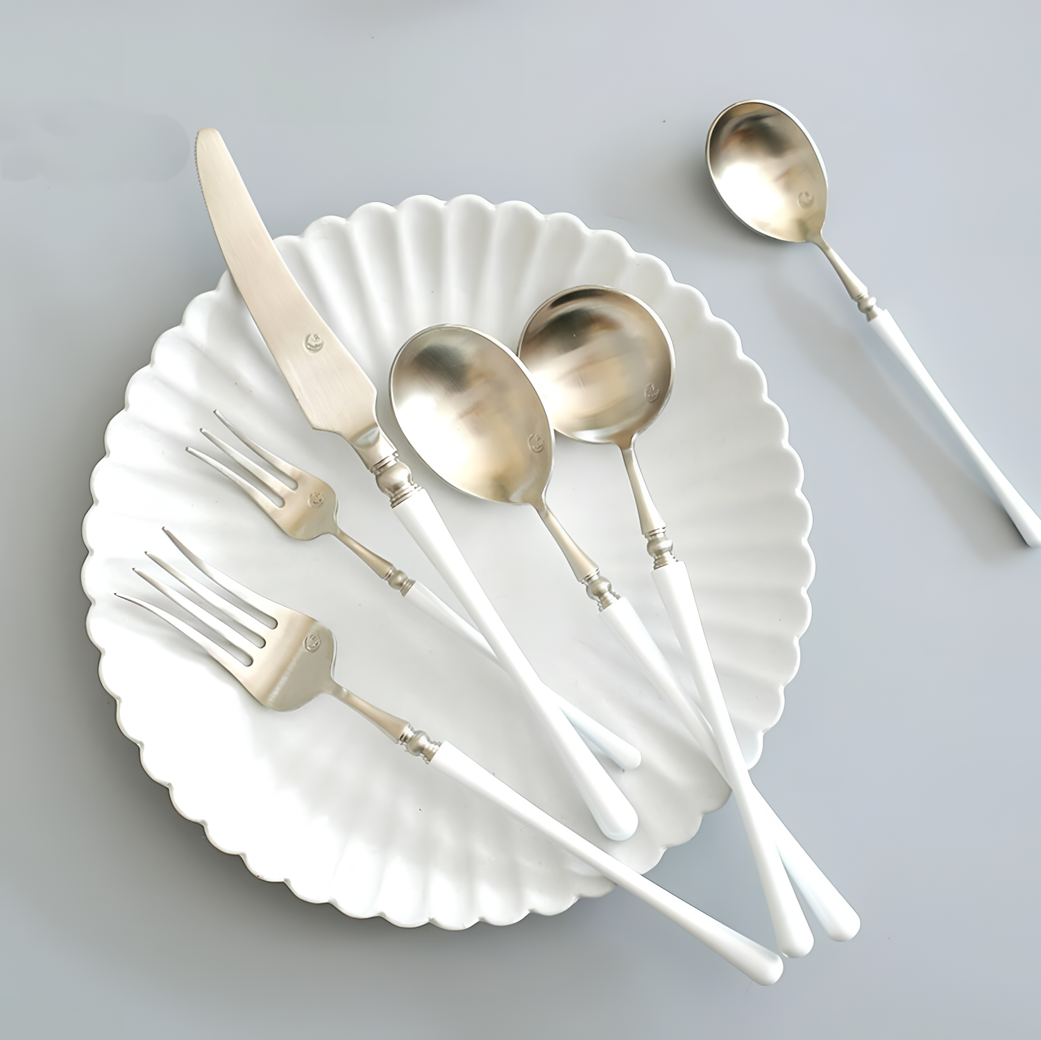 1 Elegant Silver and White Cutlery | Cutlery | NordicAbode.com