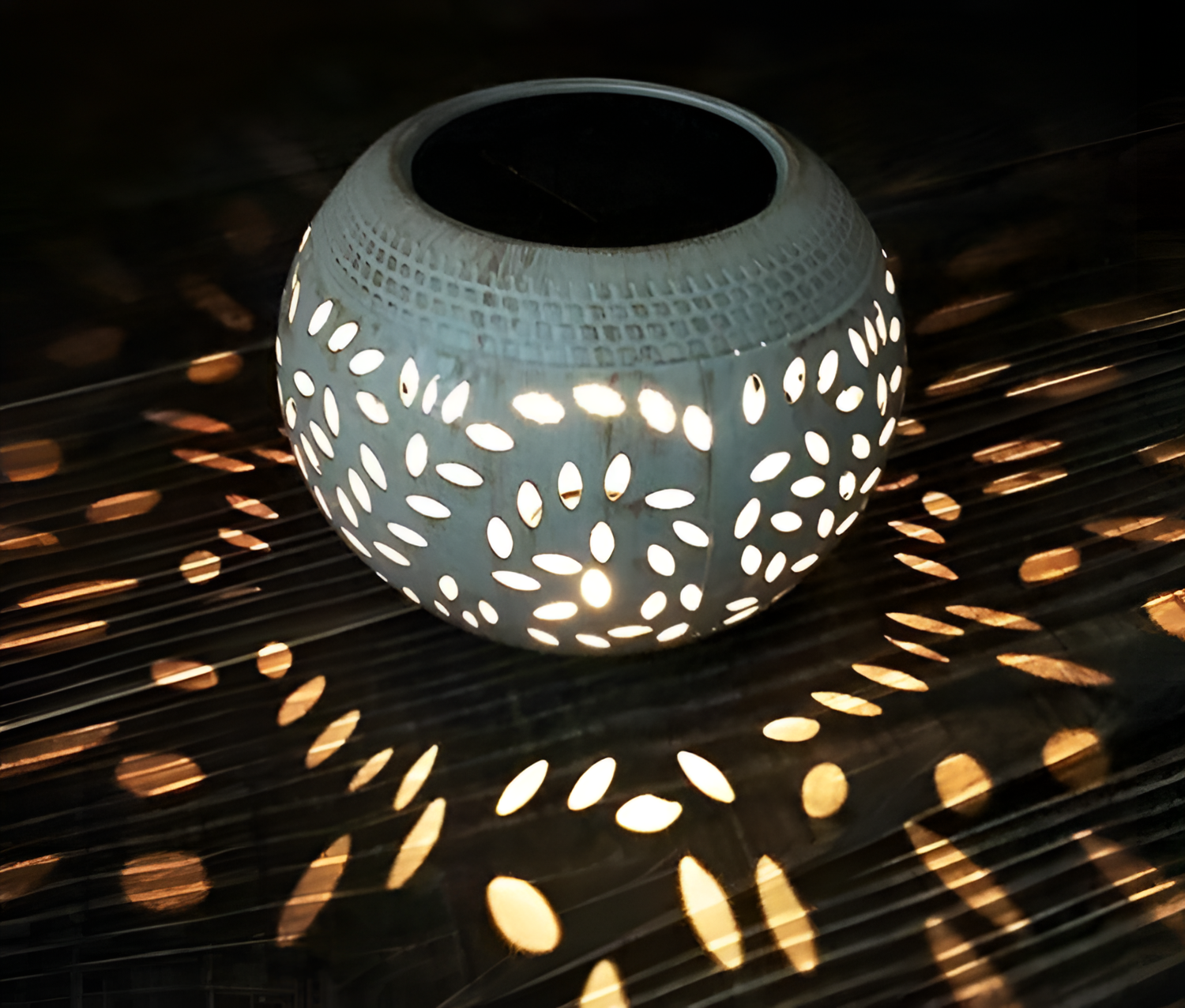 Karim Romantic Globe Lantern - Solar Powered | Lighting | NordicAbode.com