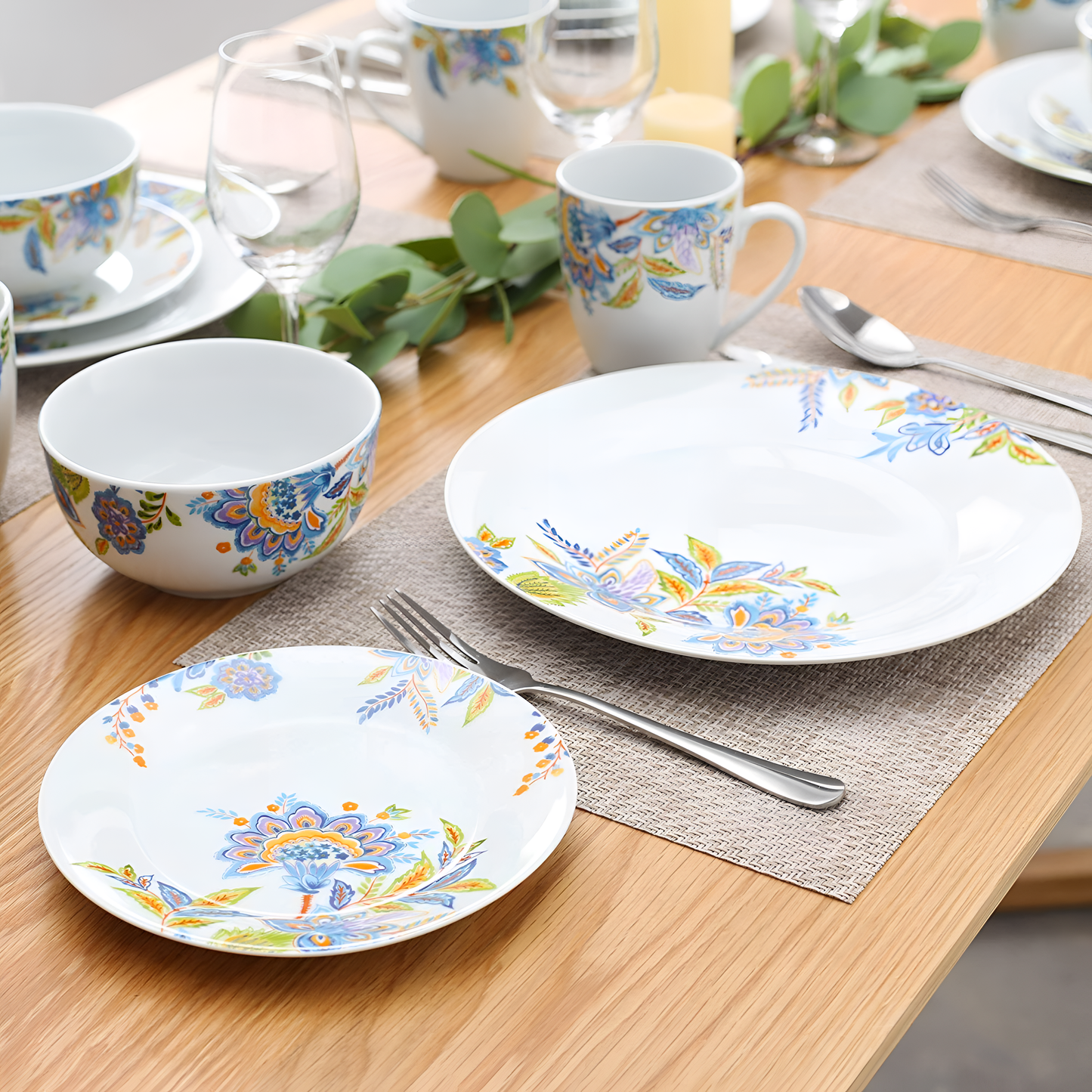 Hallie 16-Piece Porcelain Dinnerware Set - Floral | Dinnerware | NordicAbode.com