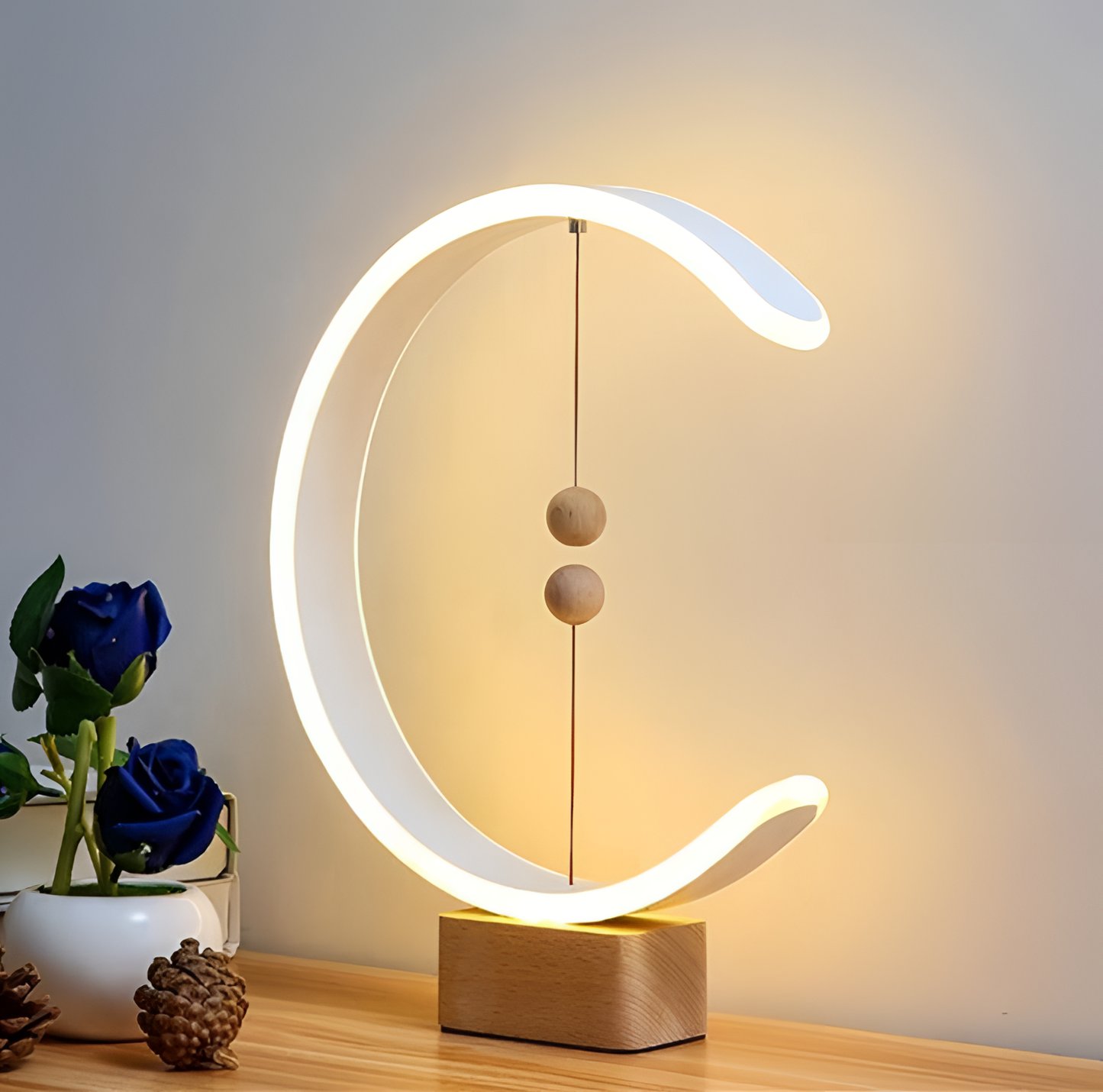 Cee Sleek Magnet Desk Lamp | Lighting | NordicAbode.com