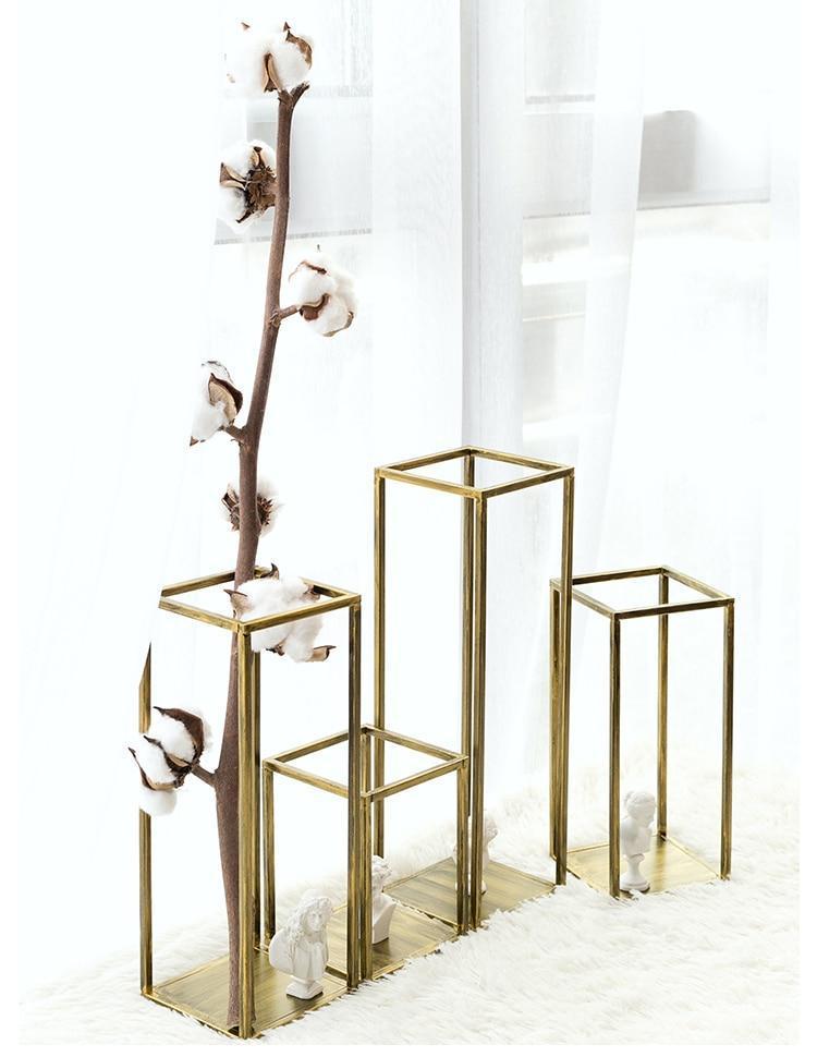 Vintage & Rusty Gold Stand - Nordic Side - 