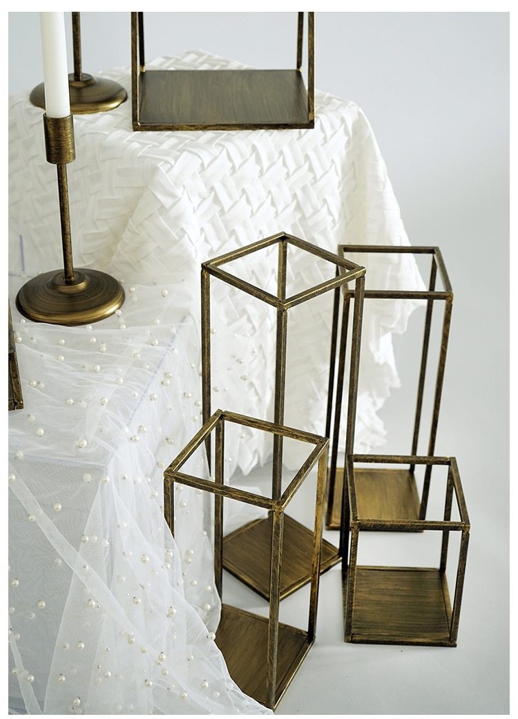 Vintage & Rusty Gold Stand - Nordic Side - 