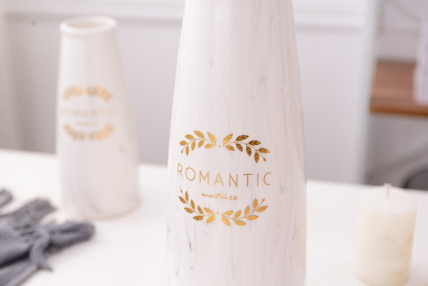 Romantic on Marble Vase - Nordic Side - 