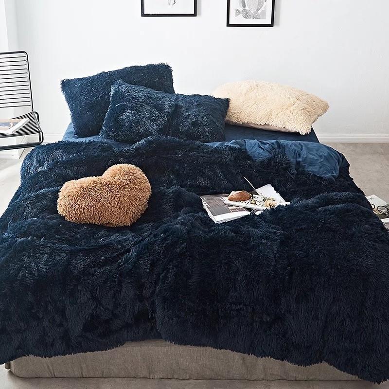 Luxurious 4 Piece Faux Fur Bedding Set - Nordic Side - 