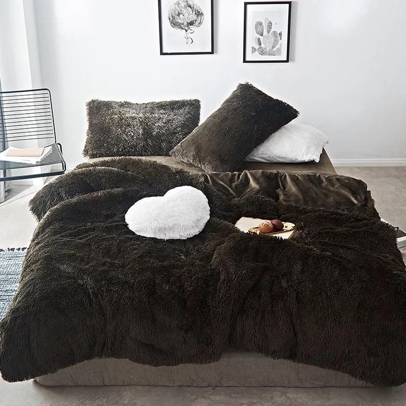 Luxurious 4 Piece Faux Fur Bedding Set - Nordic Side - 