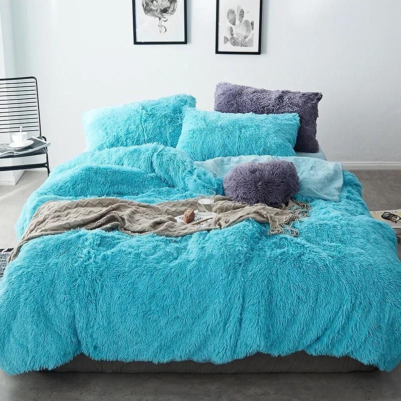 Luxurious 4 Piece Faux Fur Bedding Set - Nordic Side - 