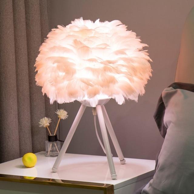 Modern Feather Table Lamp - Romantic Elegance