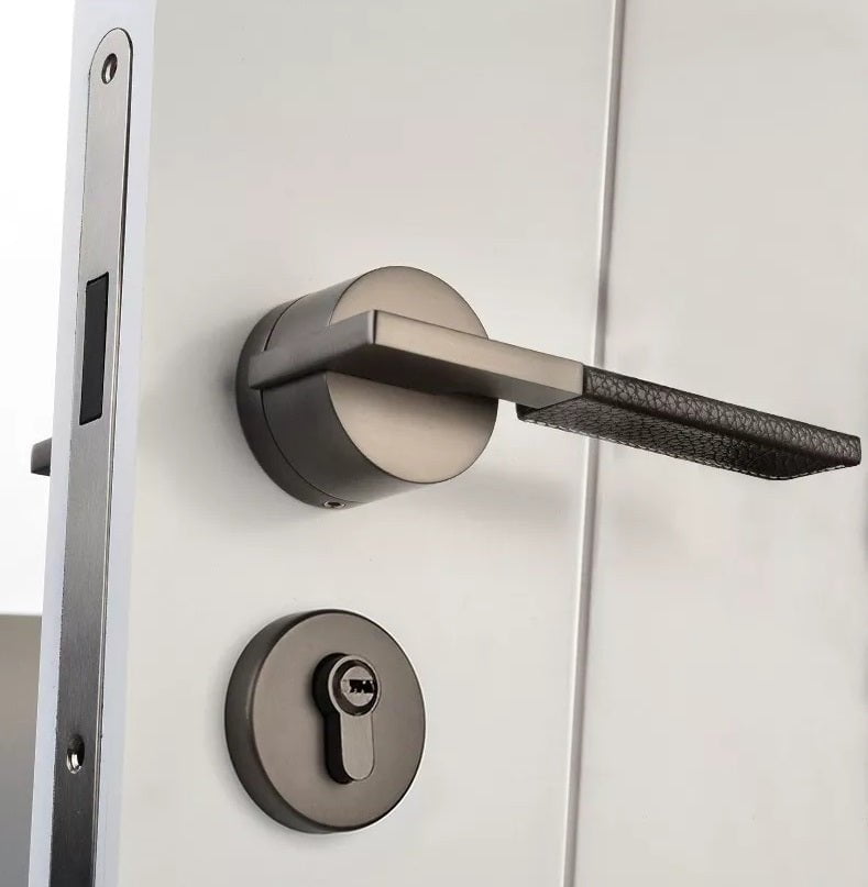 Brae Leather Door Lock