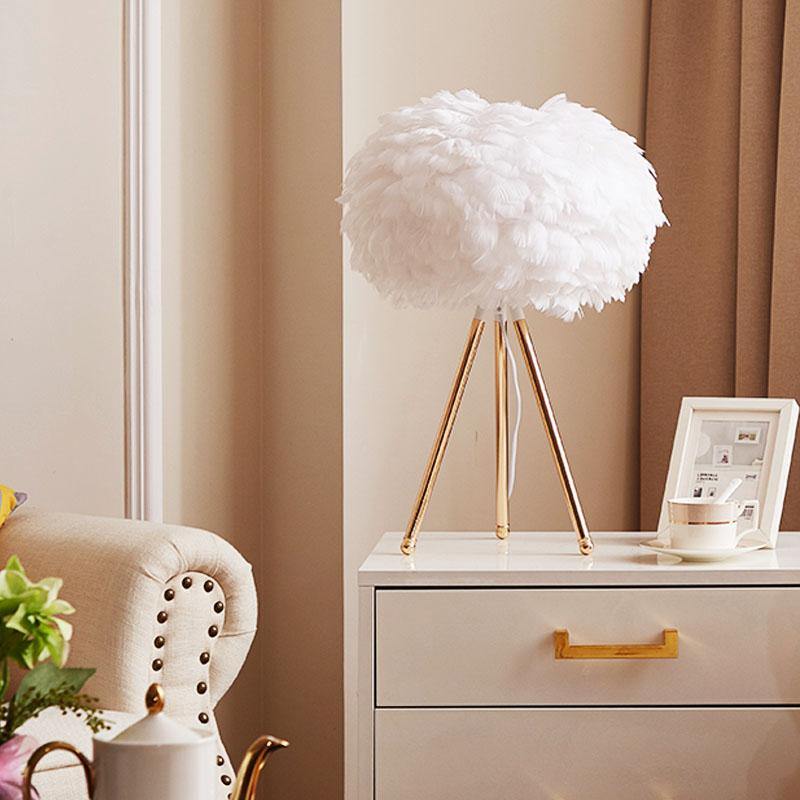 Whimsical Feather Lamp - Nordic Side - 