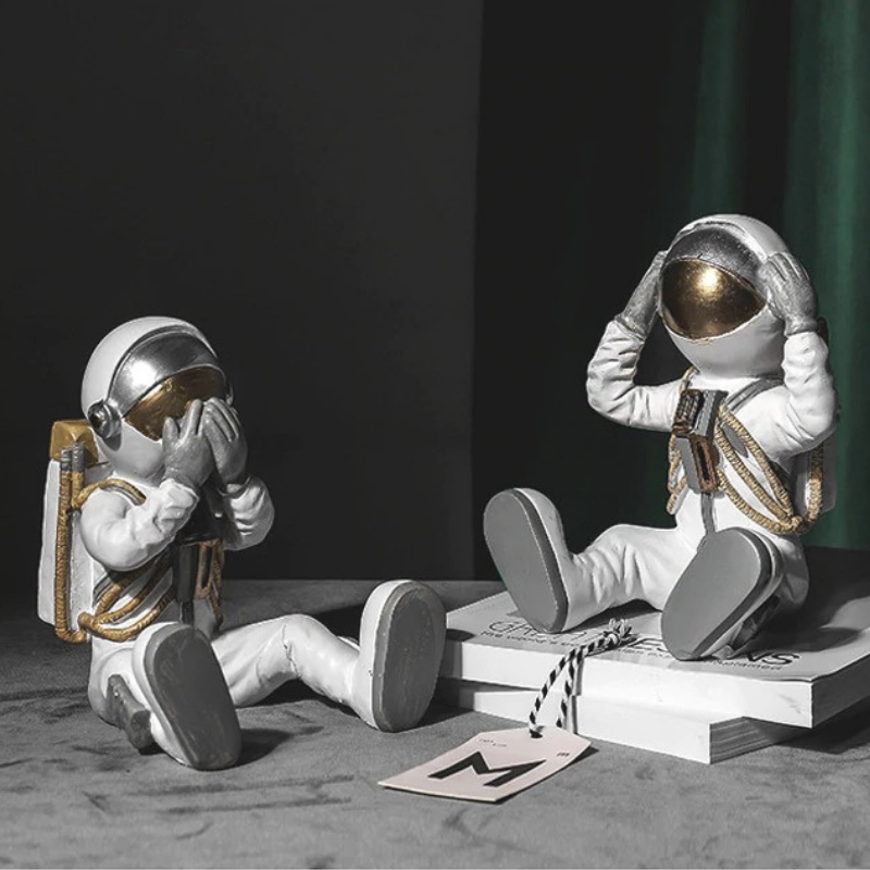 HomeQuill™ Three Wise Astronaut Figurines - Nordic Side - 