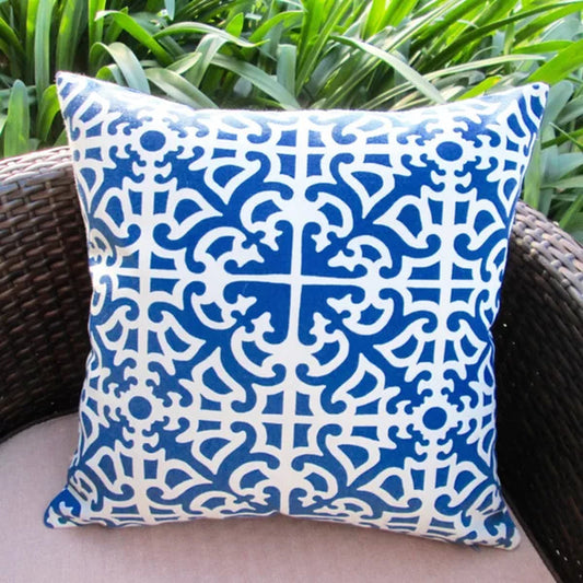 Classic Garden Maze Modern Geometric Indoor/Outdoor Throw Pillow