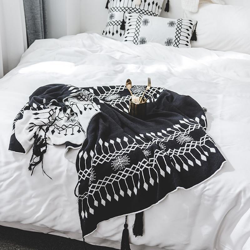 Geometric Arrow Throw Collection - Nordic Side - New, not-hanger