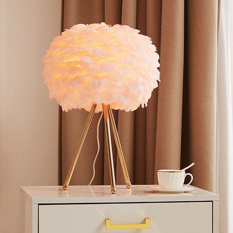 Whimsical Feather Lamp - Nordic Side - 