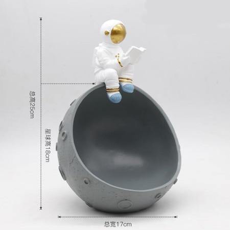 Astronaut & Crater Storage Figurine - Nordic Side - 
