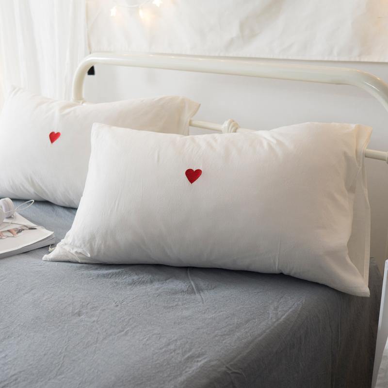 White Cotton Pillowcase with Heart - Nordic Side - 