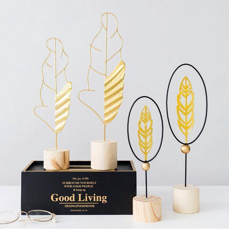 Golden Feather Stand - Nordic Side - 
