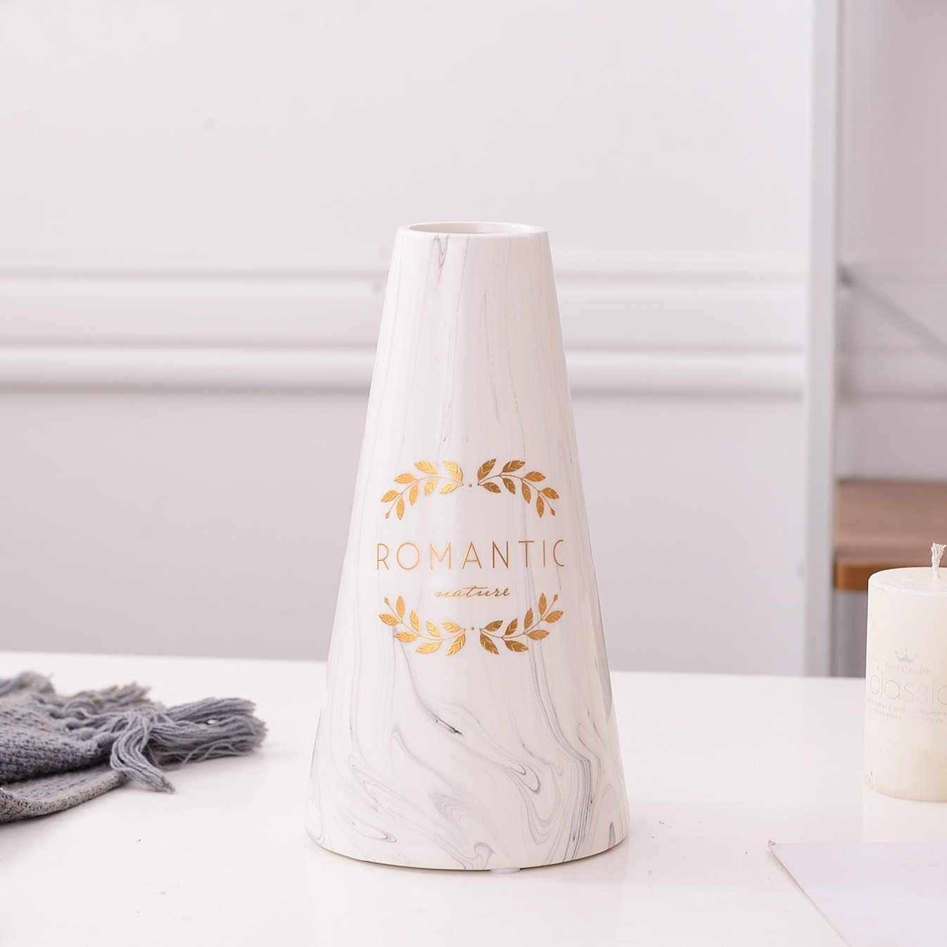Romantic on Marble Vase - Nordic Side - 